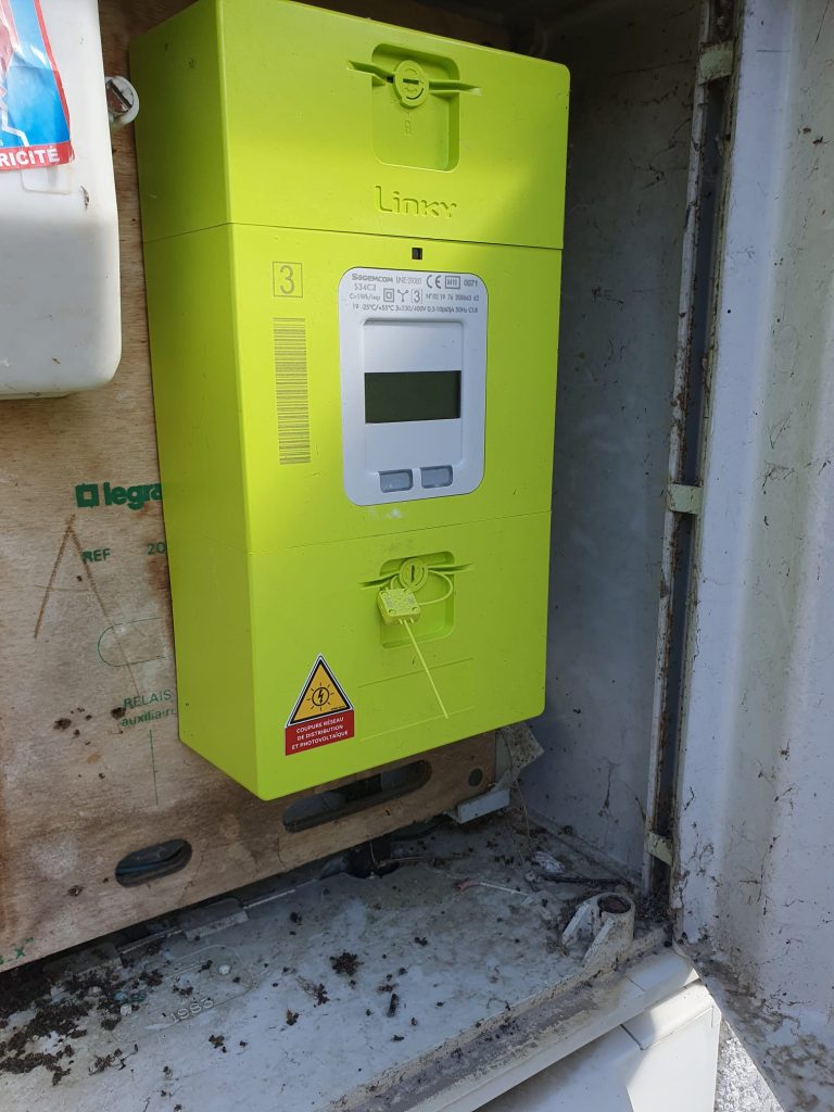 Compteur Linky et organe de coupure de l'installation photovoltaïque à Léguevin